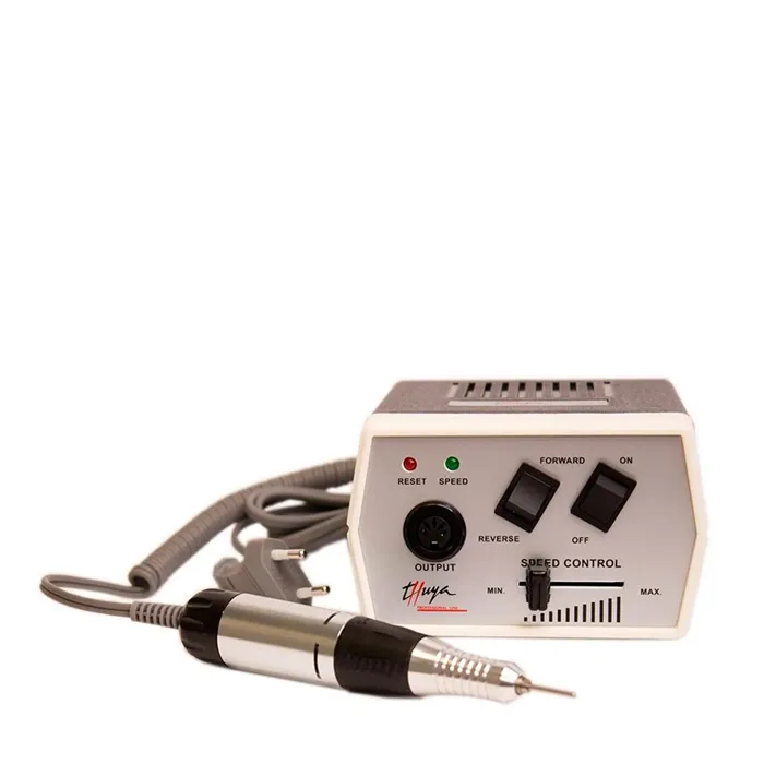 Thuya Tour professionnel de manucure