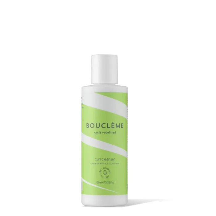 Bouclème Mousse Super Volumising de PeluqueriaShop pour donner du corps à des ondulations légères