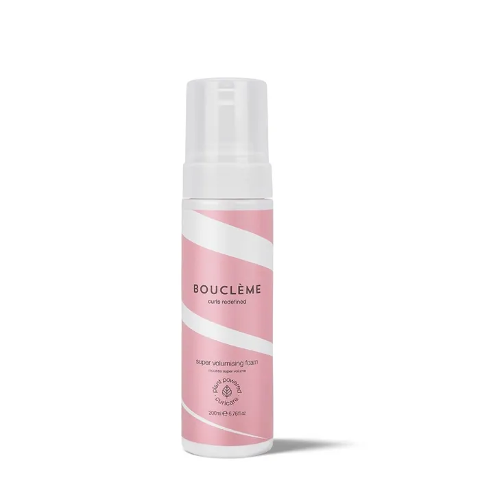 Mousse Boucleme Super Volumising de PeluqueriaShop pour soulever la racine et définir des ondulations légères