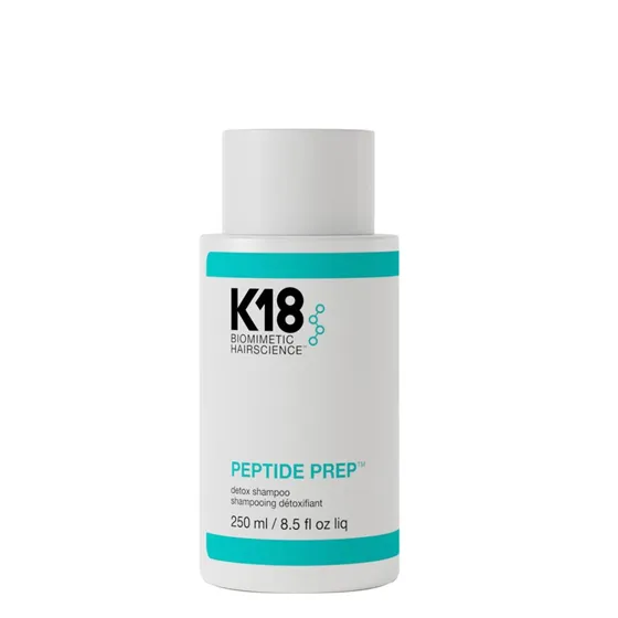 K18 Shampoing Détox de PeluqueriaShop pour éliminer les résidus qui peuvent rendre la fibre plus rêche et moins souple